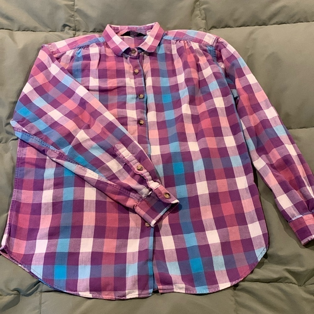 Vintage Woolrich Womens 100% Cotton button down. Pink Purple Blue&White.